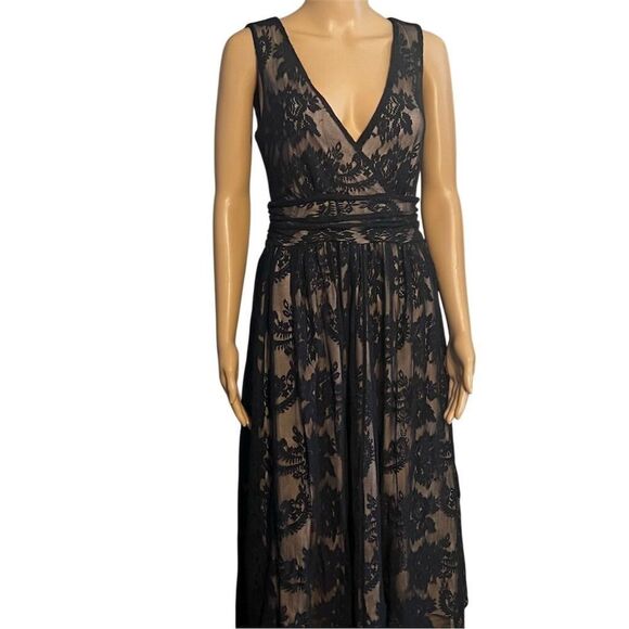 Newport News Women's Black Lace V-Neck Midi Formal Dress Size 8 - Picture 2 of 6
